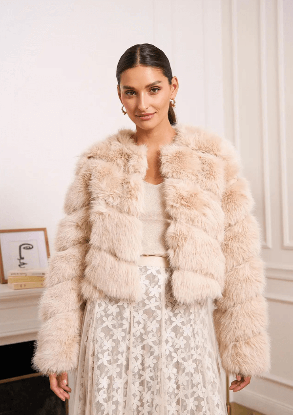 Croped faux fur coat in beige - Choklate Paris