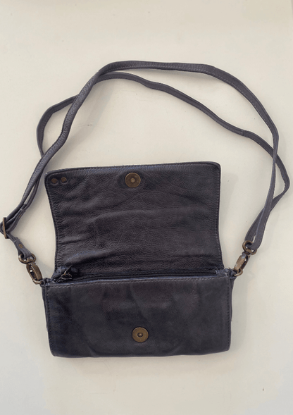 Cross body clutch with internal card slots - Art N' Vitage