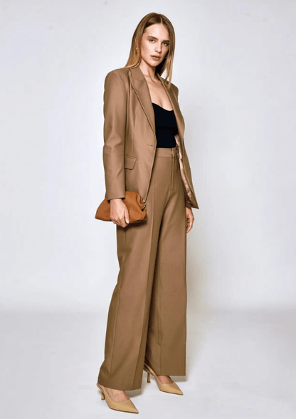 Tailored trousers in caramel - Lakeyo 