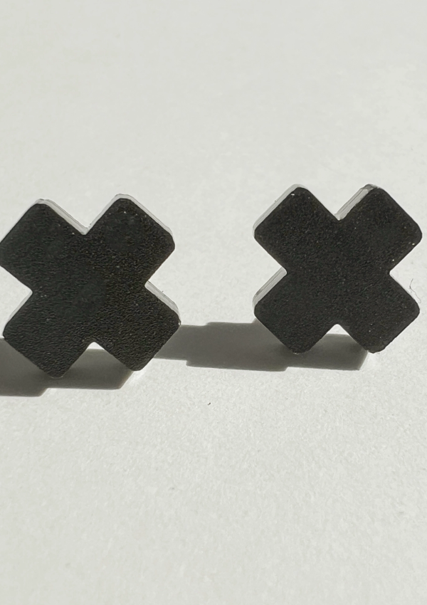 Cross earrings in matte black - Mingled