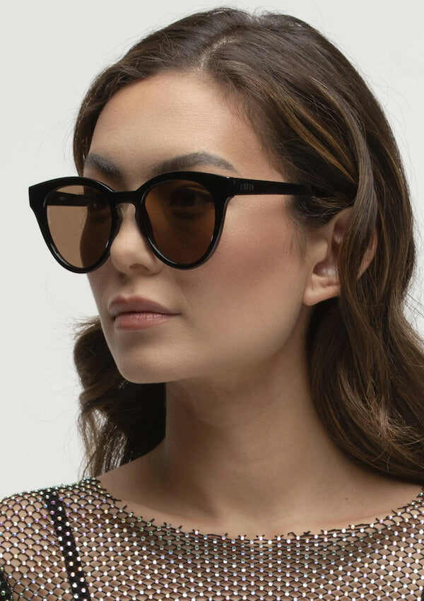 Shiny black rounded sunglasses - Otra Eyewear