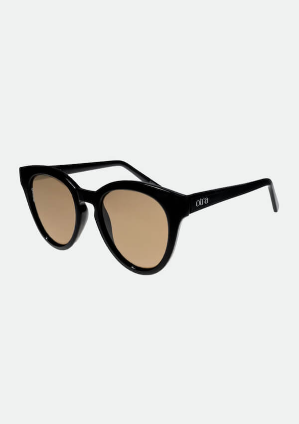 Black rounded sunglasses in cateye shape - Otra Eyewear